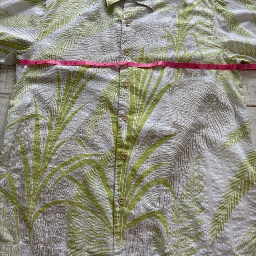 Tommy Bahama Green and White Casual Button Down Shirt- Medium - Picture 6 of 9